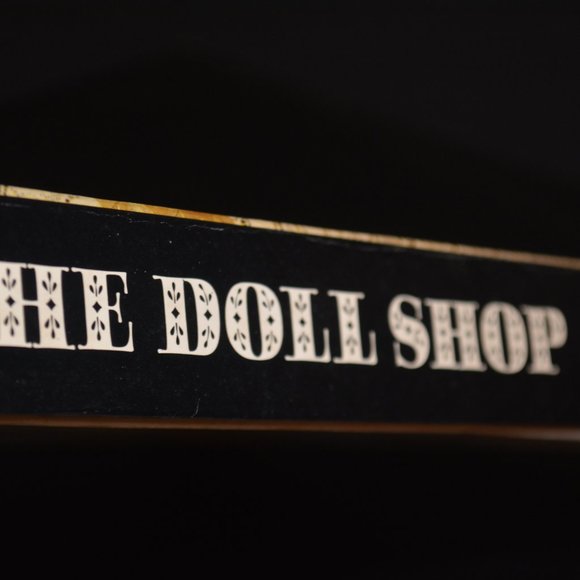 Springbok Hallmark 500 pc Jigsaw Puzzle Dolls - Picture 4 of 7